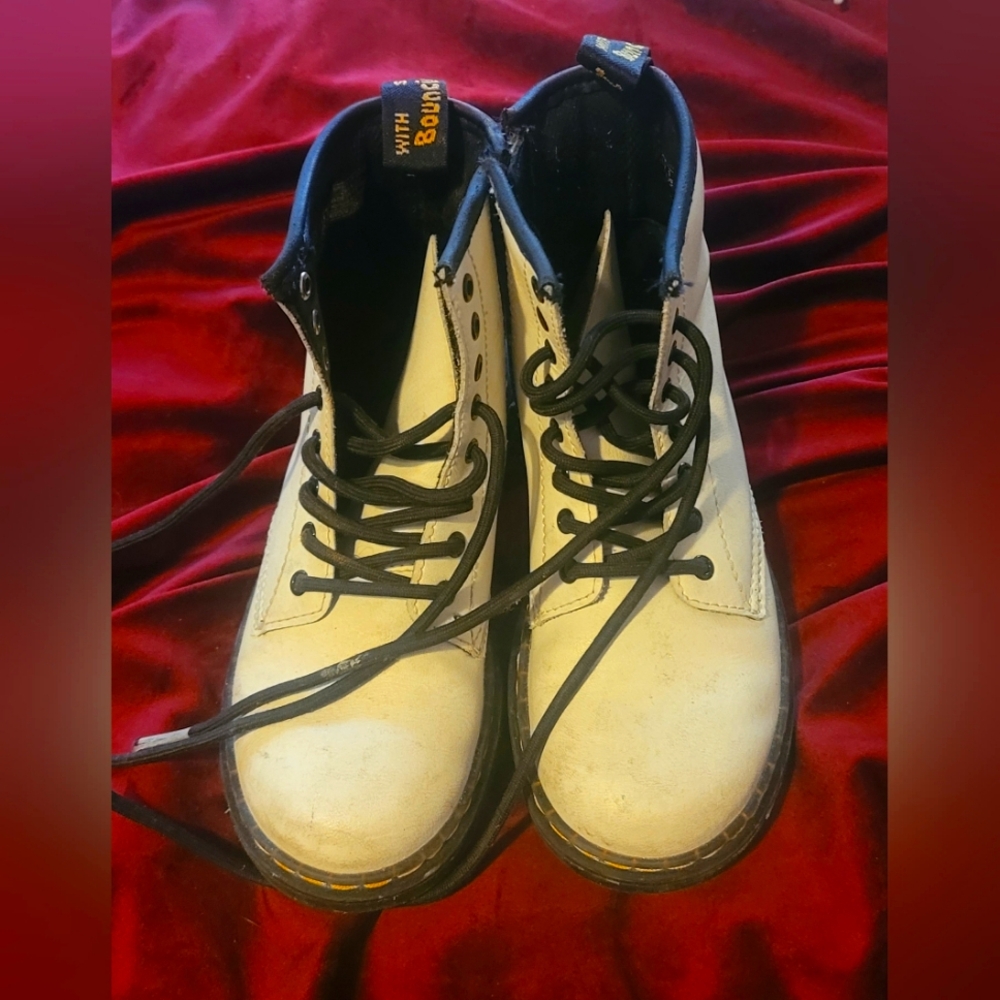 Girls boots Dr Marten